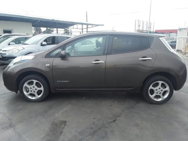 PILOTO TRASERO DERECHO NISSAN LEAF (ZE0) - Imagen 4