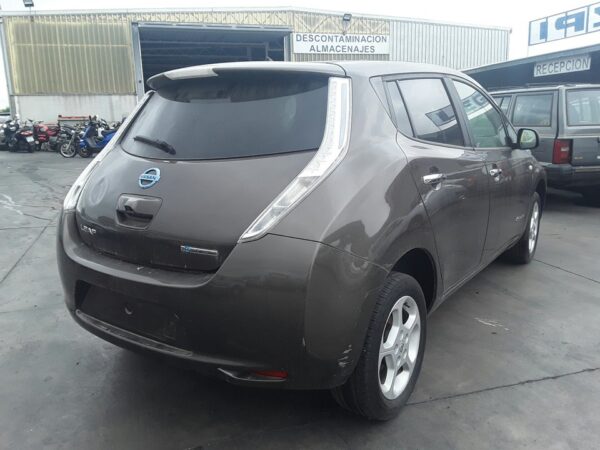 PILOTO TRASERO DERECHO NISSAN LEAF (ZE0) - Imagen 5