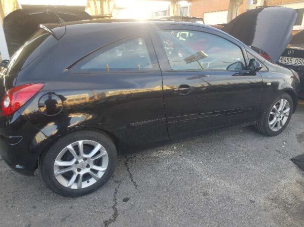 PILOTO TRASERO DERECHO OPEL CORSA D - Imagen 2