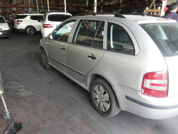 PARAGOLPES TRASERO SKODA FABIA COMBI (6Y5) - Imagen 5