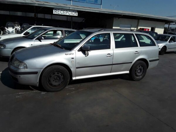 PILOTO TRASERO DERECHO SKODA OCTAVIA BERLINA (1U2) - Imagen 3