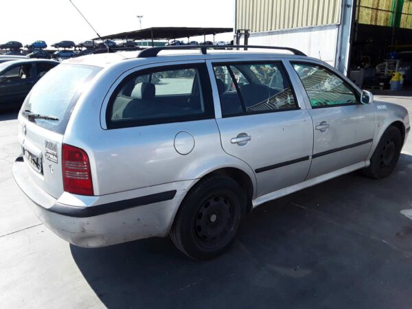 PILOTO TRASERO DERECHO SKODA OCTAVIA BERLINA (1U2) - Imagen 5