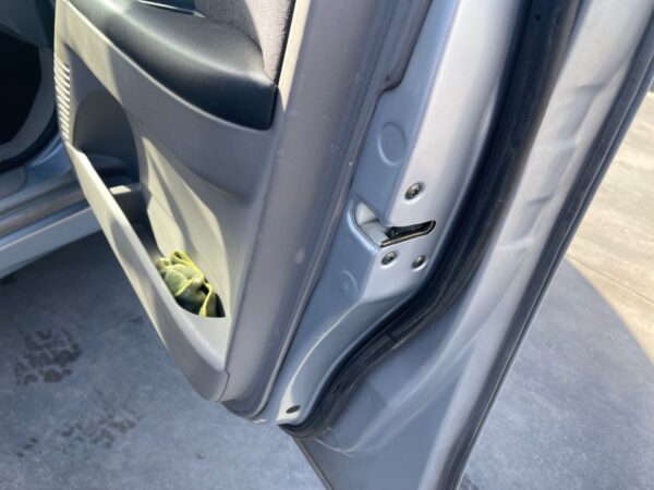 CERRADURA PUERTA TRASERA DERECHA MITSUBISHI GRANDIS (NA0W)