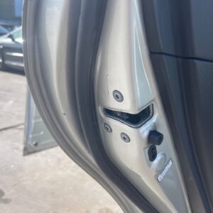 CERRADURA PUERTA DELANTERA DERECHA TOYOTA AVENSIS BERLINA (T25)