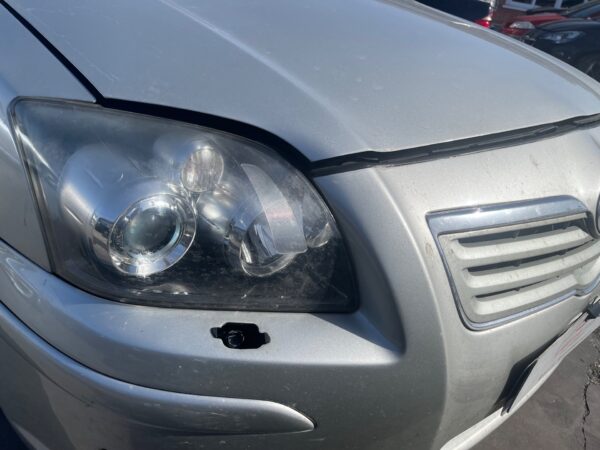 FARO DERECHO TOYOTA AVENSIS BERLINA (T25)
