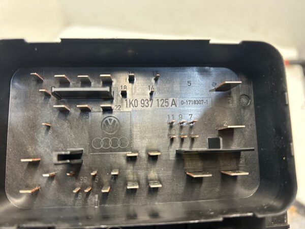 CAJA RELES / FUSIBLES AUDI A3 (8P1)