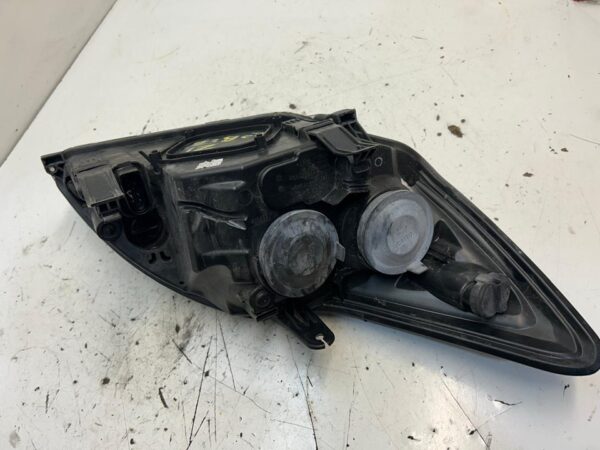 FARO IZQUIERDO FORD FOCUS BERLINA (CB4)
