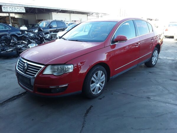 PILOTO TRASERO IZQUIERDO INTERIOR VOLKSWAGEN PASSAT BERLINA (3C2) - Imagen 4