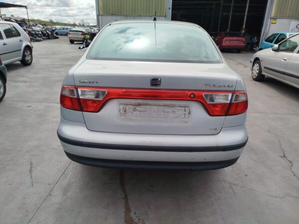 FARO DERECHO SEAT TOLEDO (1M2) - Imagen 2