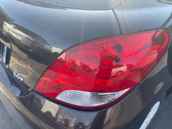 PILOTO TRASERO DERECHO PEUGEOT 207