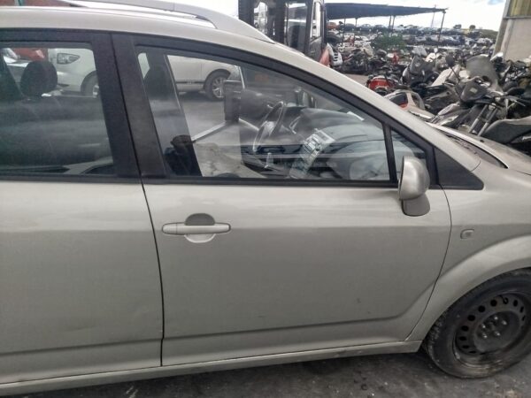 PUERTA DELANTERA DERECHA TOYOTA COROLLA VERSO (R1)
