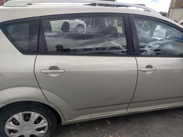 PUERTA TRASERA DERECHA TOYOTA COROLLA VERSO (R1)