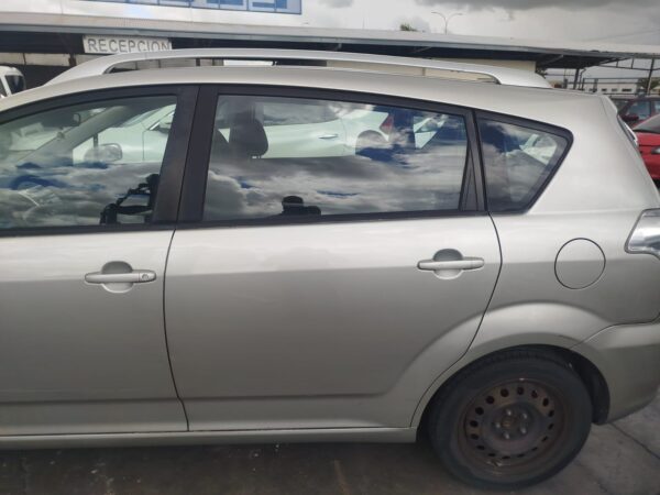 PUERTA TRASERA IZQUIERDA TOYOTA COROLLA VERSO (R1)