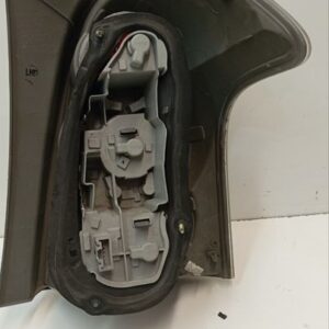 PILOTO TRASERO IZQUIERDO TOYOTA COROLLA VERSO (R1)