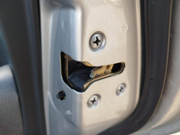CERRADURA PUERTA TRASERA DERECHA NISSAN MICRA (K12E)