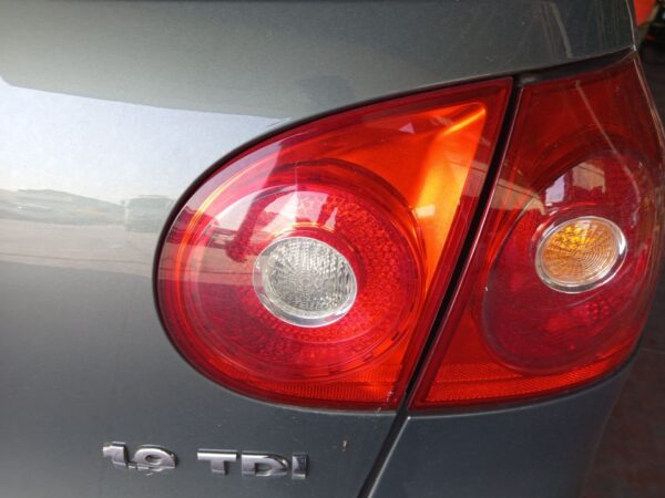 PILOTO TRASERO DERECHO INTERIOR VOLKSWAGEN GOLF V (1K1)(10.2003)