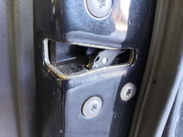 CERRADURA PUERTA DELANTERA DERECHA TOYOTA AVENSIS WAGON (T25)
