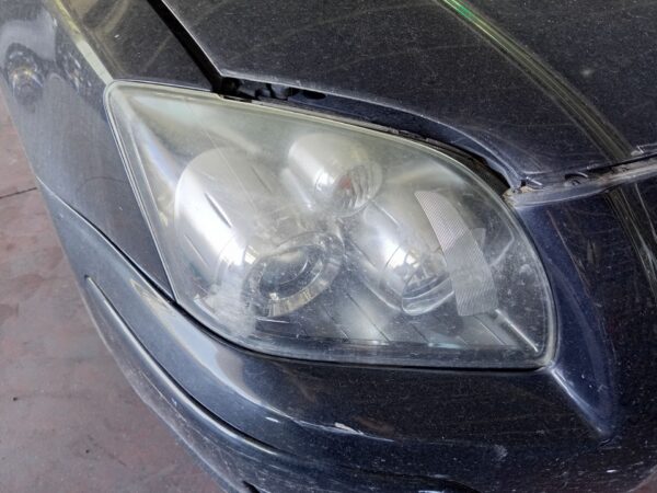 FARO DERECHO TOYOTA AVENSIS WAGON (T25)
