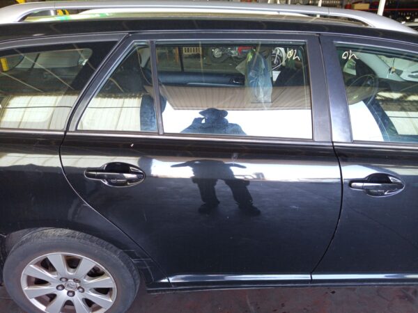 PUERTA TRASERA DERECHA TOYOTA AVENSIS WAGON (T25)