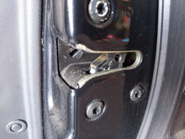 CERRADURA PUERTA DELANTERA DERECHA KIA CEED (ED)