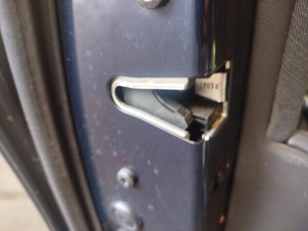 CERRADURA PUERTA DELANTERA IZQUIERDA BMW SERIE 3 BERLINA (E90)