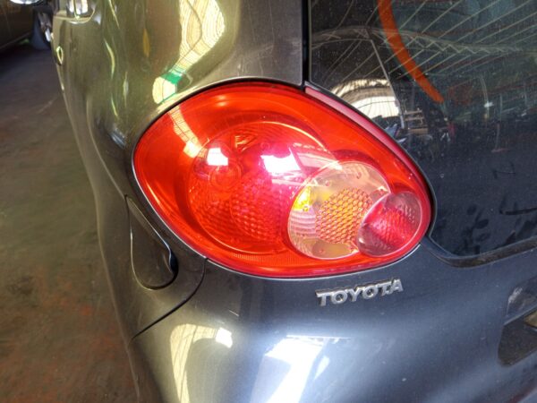 PILOTO TRASERO IZQUIERDO TOYOTA AYGO (KGB/WNB)
