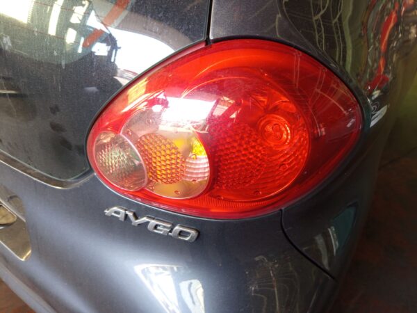 PILOTO TRASERO DERECHO TOYOTA AYGO (KGB/WNB)