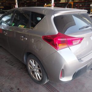 PILOTO TRASERO IZQUIERDO INTERIOR TOYOTA AURIS (E18)
