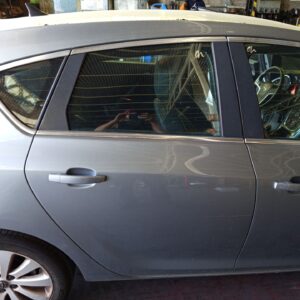 PUERTA TRASERA DERECHA OPEL ASTRA J BERLINA 5P