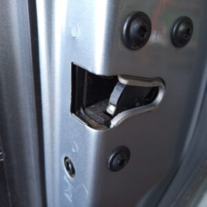 CERRADURA PUERTA TRASERA DERECHA OPEL ASTRA J BERLINA 5P