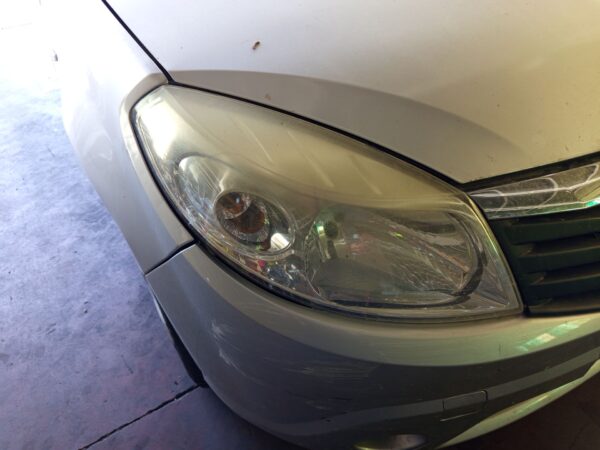 FARO DERECHO DACIA SANDERO