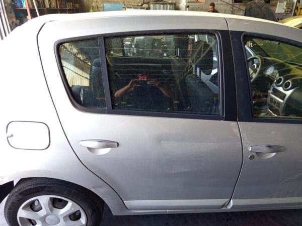 PUERTA TRASERA DERECHA DACIA SANDERO