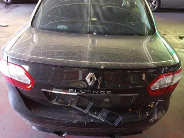 TAPA MALETERO RENAULT FLUENCE