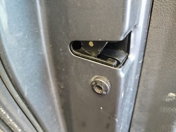 CERRADURA PUERTA TRASERA IZQUIERDA VOLKSWAGEN TOURAN (1T1)