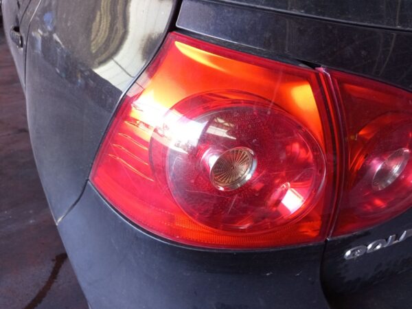 PILOTO TRASERO IZQUIERDO VOLKSWAGEN GOLF V (1K1)(10.2003)