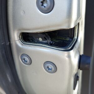 CERRADURA PUERTA TRASERA IZQUIERDA TOYOTA AVENSIS BERLINA (T25)