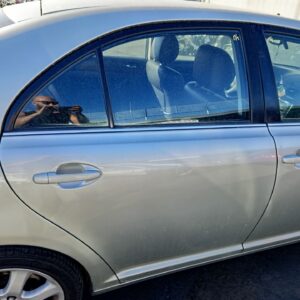 PUERTA TRASERA DERECHA TOYOTA AVENSIS BERLINA (T25)