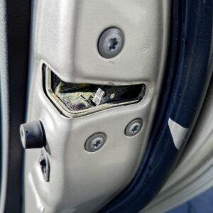 CERRADURA PUERTA TRASERA DERECHA TOYOTA AVENSIS BERLINA (T25)
