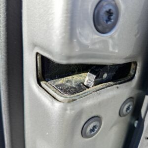 CERRADURA PUERTA DELANTERA DERECHA TOYOTA AVENSIS BERLINA (T25)