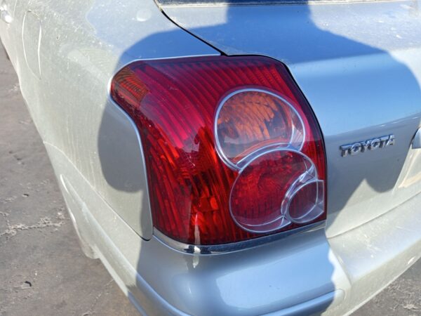 PILOTO TRASERO IZQUIERDO TOYOTA AVENSIS BERLINA (T25)