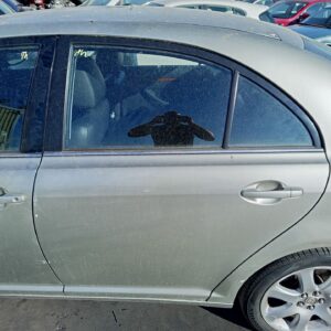 PUERTA TRASERA IZQUIERDA TOYOTA AVENSIS BERLINA (T25)