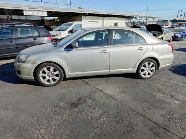 FARO DERECHO TOYOTA AVENSIS BERLINA (T25) - Imagen 3