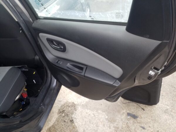 GUARNECIDO PUERTA TRASERA DERECHA TOYOTA YARIS (P13)