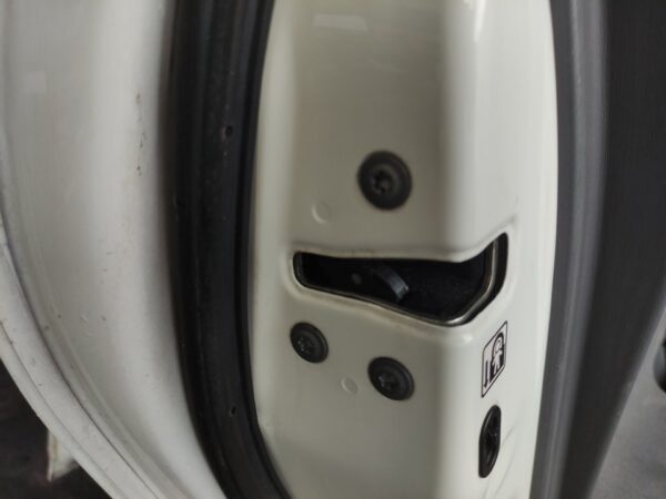 CERRADURA PUERTA TRASERA IZQUIERDA TOYOTA PRIUS (ZVW30)