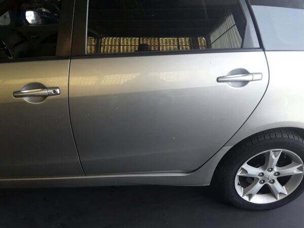 PUERTA TRASERA IZQUIERDA MITSUBISHI GRANDIS (NA0W)