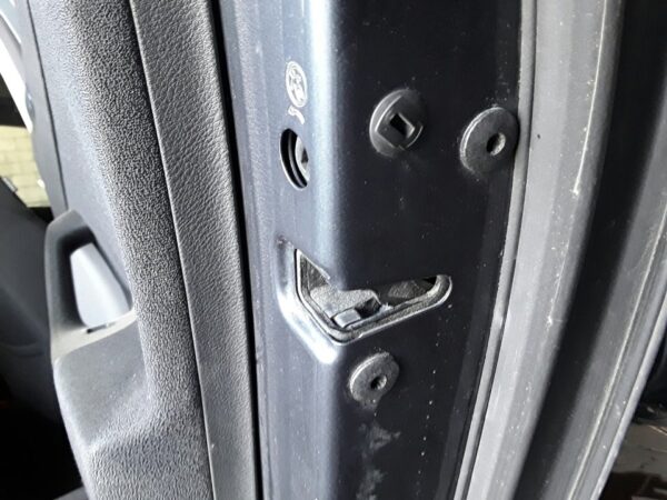 CERRADURA PUERTA TRASERA DERECHA VOLKSWAGEN PASSAT BERLINA (3C2)