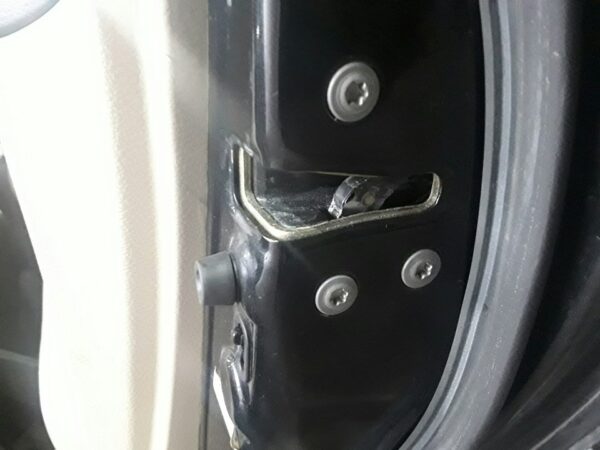 CERRADURA PUERTA TRASERA DERECHA TOYOTA AVENSIS WAGON (T25)