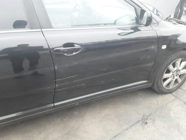 PUERTA DELANTERA DERECHA TOYOTA AVENSIS WAGON (T25)