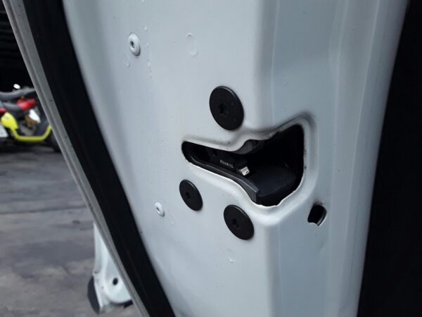 CERRADURA PUERTA TRASERA IZQUIERDA RENAULT MEGANE III BERLINA 5P