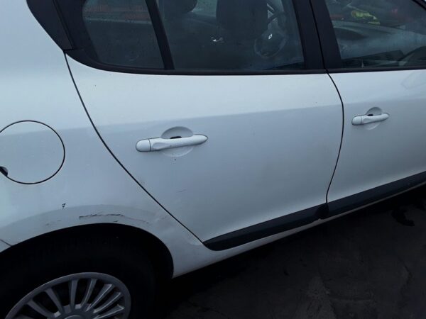 PUERTA TRASERA DERECHA RENAULT MEGANE III BERLINA 5P
